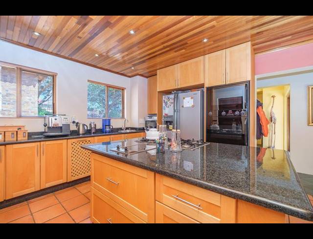 6 BEDROOM HOUSE FOR SALE IN RUIMSIG